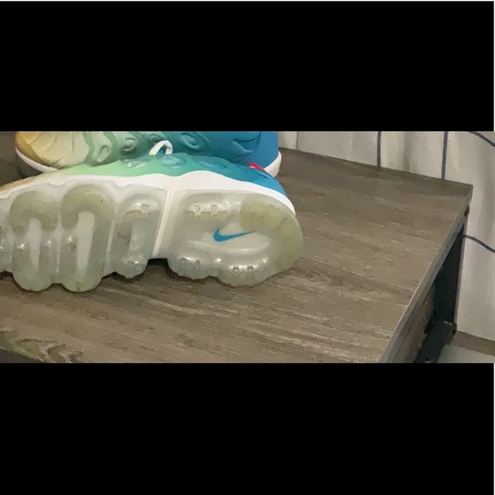 Nike Air Vapormax Plus - Picture 4 of 8